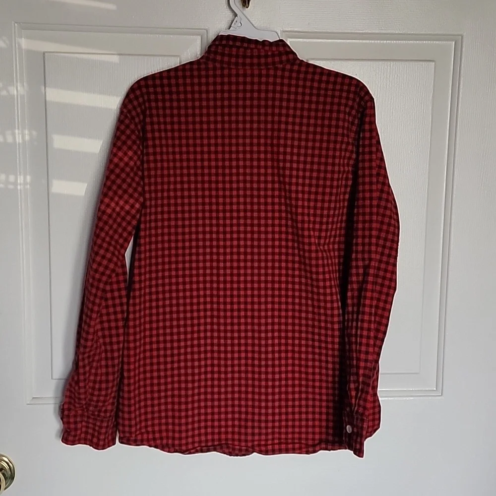 Old Navy boy's red and black plaid, buttondown, long sleeved shirt. XL (14-16).
